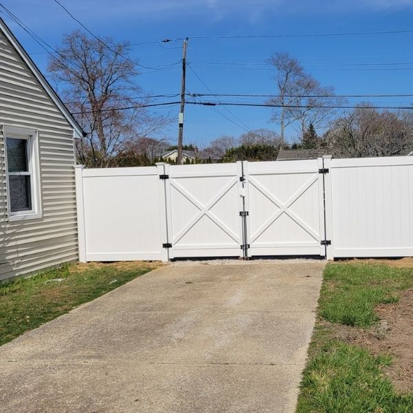 What Is the Maximum Height of a Backyard Fence? 1 Home white fence.